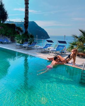 Vacanze di Settembre a Ischia in Resort con piscina